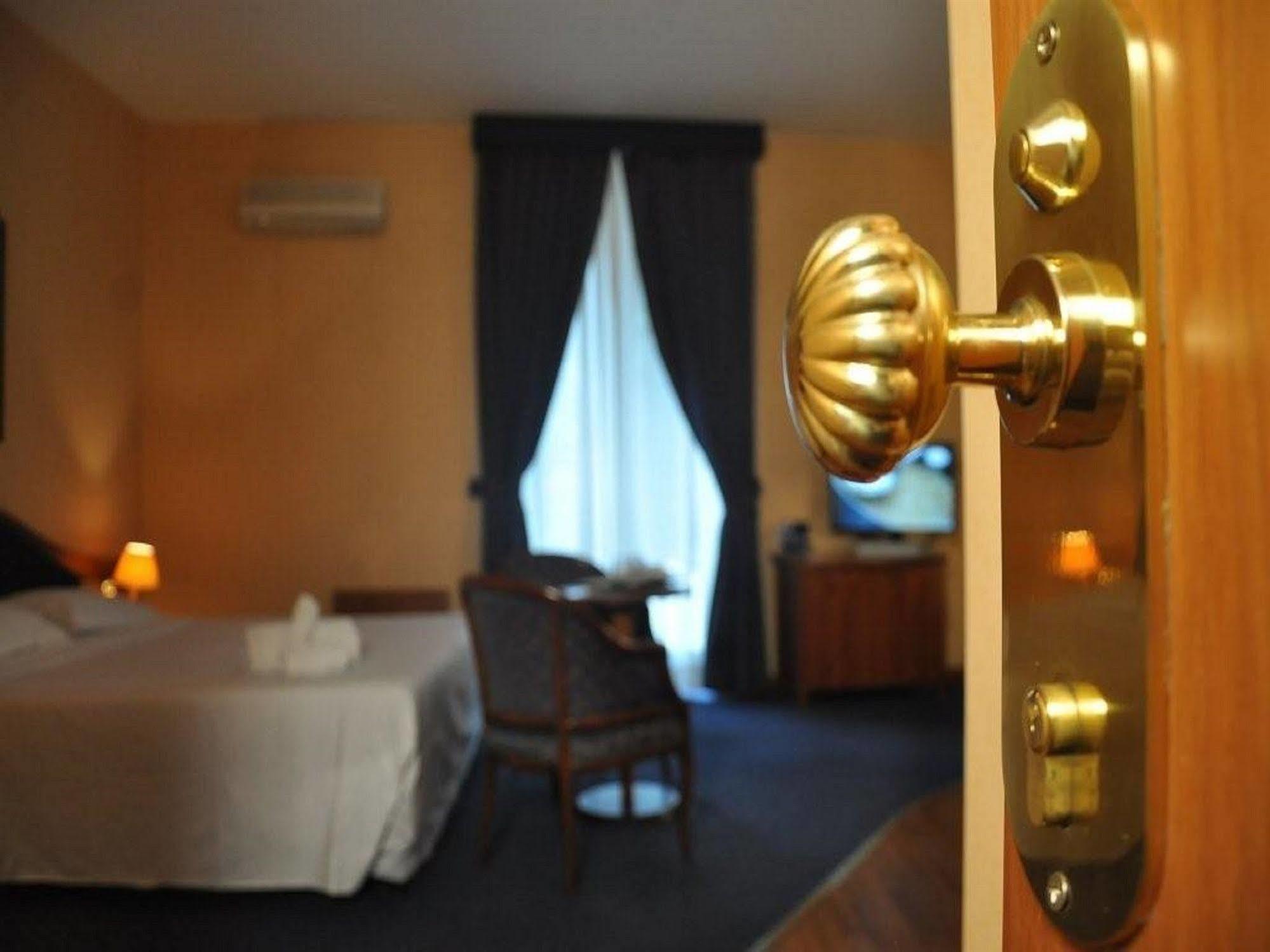 Massimo Plaza Hotel Palermo Exterior photo
